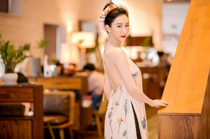 Diện &aacute;o d&agrave;i c&aacute;ch t&acirc;n, &Aacute; hậu H&agrave; Thu khiến bao người say đắm