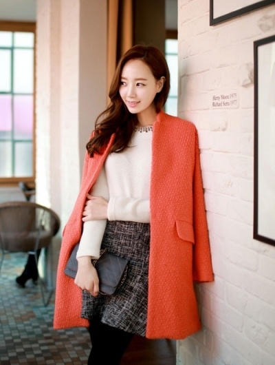 Chiếc áo khoác màu cam nhẹ nhàng kiểu cổ điển này cũng là một sự lựa chọn không tệ cho những ngày đầu năm mới. Ảnh: internet.