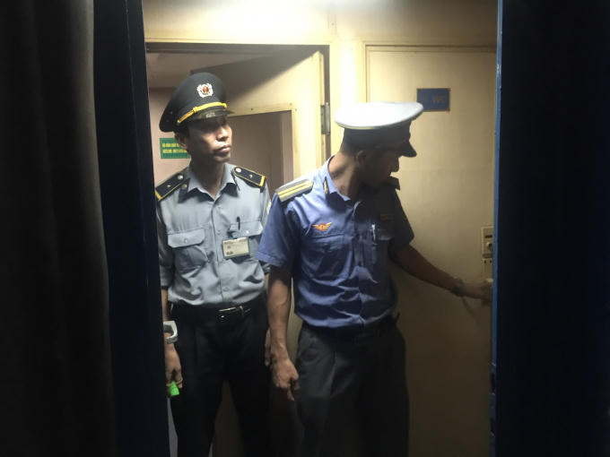 Tổ công tác đi tuần tra đêm