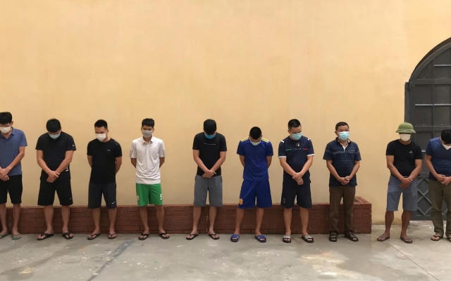 8 tổ công tác đồng loạt bắt 11 đối tượng trong đường dây cá độ bóng đá ở Hà Tĩnh