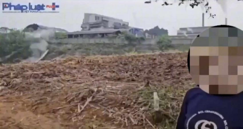 Người dân phản ánh về tình trạng xả thải ra môi trường của Công ty mía đường Sơn Dương.
					
				
			
			Người dân phản ánh về tình trạng xả thải ra môi trường của Công ty mía đường Sơn Dương.