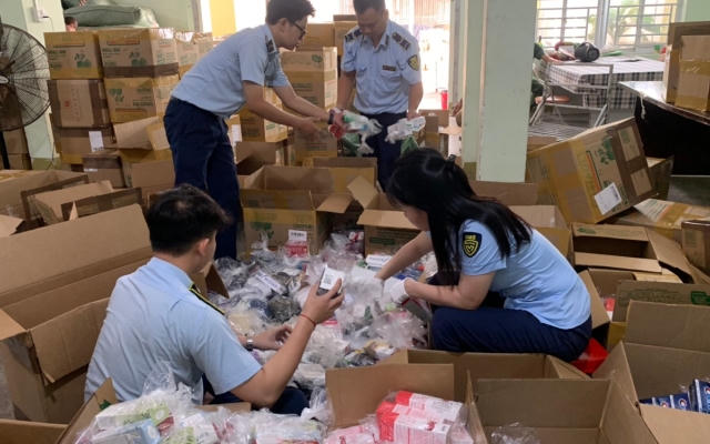 Phú Yên: Tạm giữ 2 xe ô tô vận chuyển lượng hàng lớn không có hóa đơn