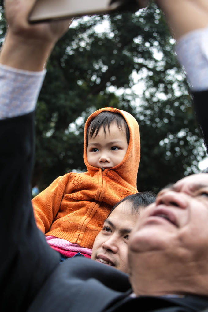 Không chỉ người lớn, cả trẻ em cũng thích thú trong không khí hội thơ.