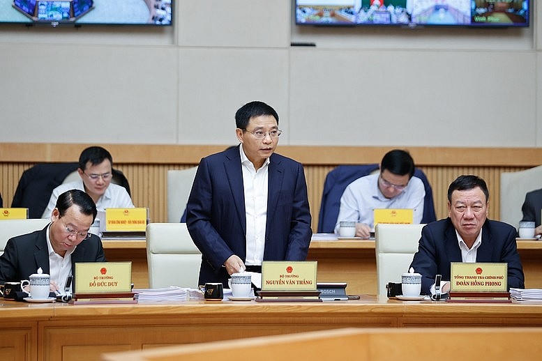 Bộ trưởng Bộ Tài chính phát biểu tại phiên họp