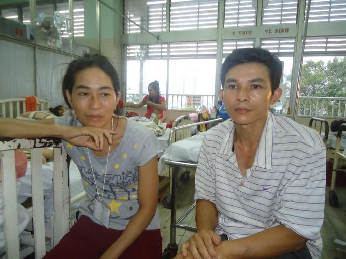 2. Cha mẹ nữ sinh đau xót nói về con gái.