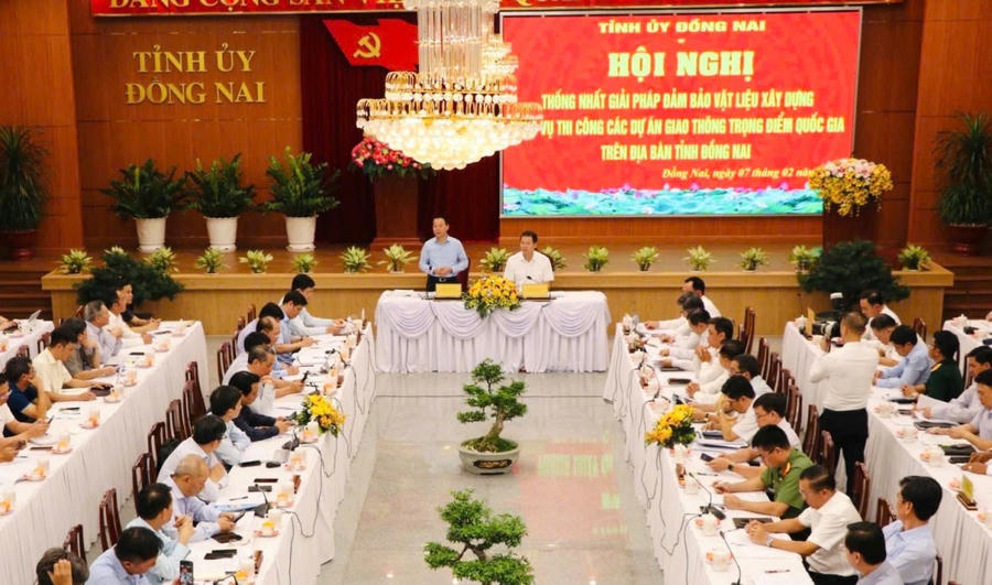 Toàn cảnh hội nghị.