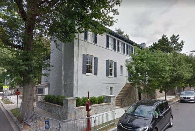 Ivanka và Jared hiện đang thuê một căn nhà rộng 650 m2 tại khu Kalorama, phía tây bắc Washington, DC với giá 15.000 USD mỗi tháng.
