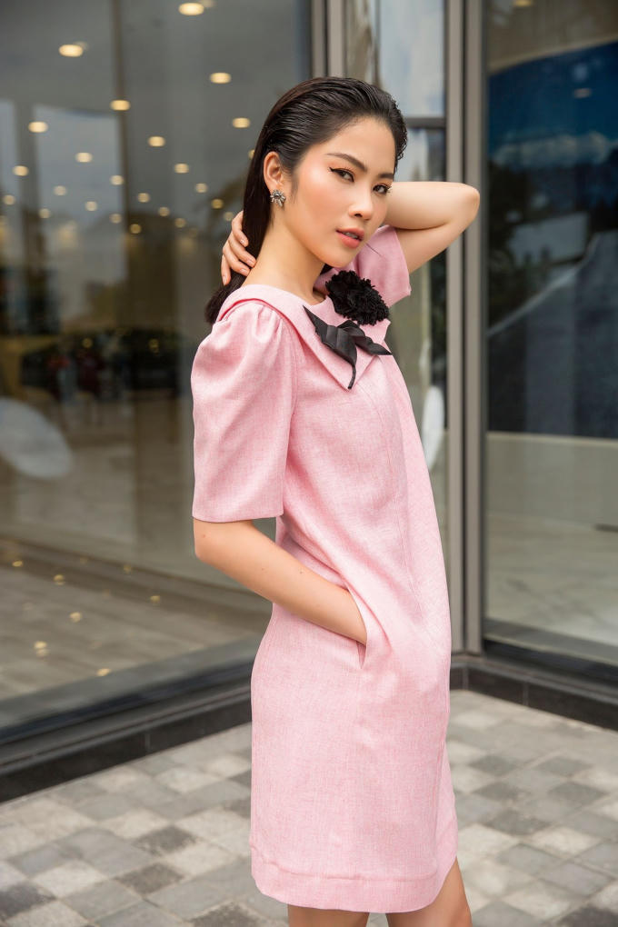 Thực hiện và chia sẻ hình ảnh nhân dịp Valentine - Ngày lễ đặc biệt dành cho các cặp đôi yêu nhau, Nam Anh cũng có những tâm tình về chuyện tình cảm của bản thân. Cô cho biết sau những chuyện đã qua, hiện tại cô hài lòng với cuộc sống của một người độc thân. 