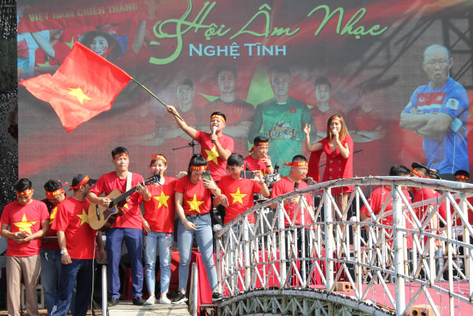 Hòa chung với cả nước "chảo lửa thành Vinh" sẵn sàng bùng nổ tiếp sức cho đội tuyển U23 Việt Nam trong trận chung kết.