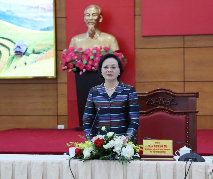 Phó Thủ tướng Phạm Thị Thanh Trà yêu cầu Lào Cai xử lý những khó khăn, vướng mắc tại Dự án tuyến đường sắt Lào Cai - Hà Nội - Hải Phòng. Ảnh: VGP