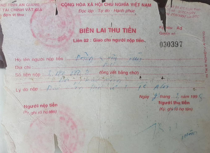 Biên nhận năm 1998 ông Tùy đóng 3.000.000 đồng để đăng ký quyền sử dụng đất.