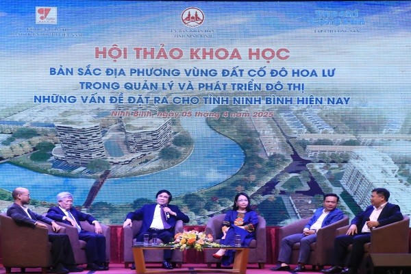 Tọa đàm với các chuyên gia, nhà khoa học.