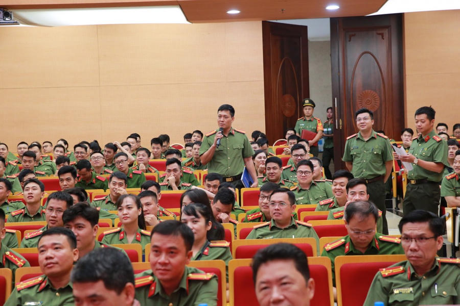 Trao đổi sinh động liên quan đến Kế hoạch chuyên án CM12.