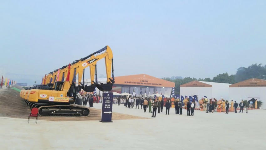 Quang cảnh buổi lễ khời công Trục đại lộ cảnh quan sông Hồng.