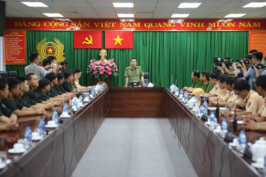 Đại tá Nguyễn Sỹ Quang - Trưởng phòng Tham mưu Công an TP HCM - tại buổi ra mắt Tổ công tác 363