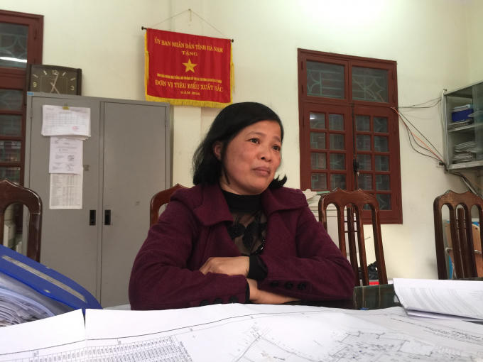 Bà Nguyễn Thị Bích Phượng, Phó trưởng ban giải phóng mặt bằng huyện Lý Nhân, Hà Nam trao đổi với PV.