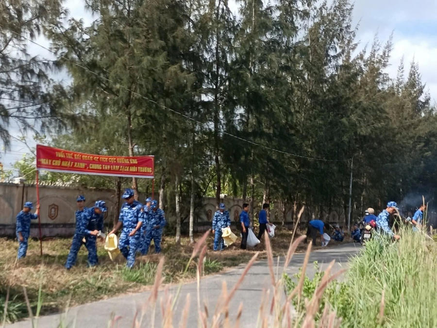 Đoàn cơ sở Hải đoàn 42 phối hợp với các tổ chức đoàn địa phương tổ chức 4 buổi “Ngày thứ Bảy tình nguyện”, “Ngày Chủ nhật xanh”