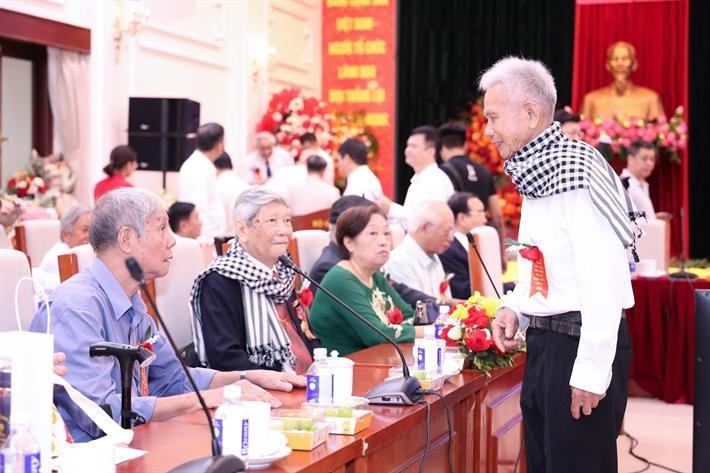 Các nhà giáo đi B tại buổi gặp mặt. (Ảnh: Bộ GD&ĐT)