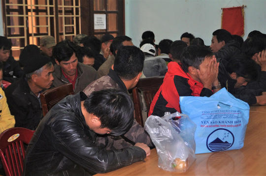 Hàng chục người bị bắt giữ tại sới gà.