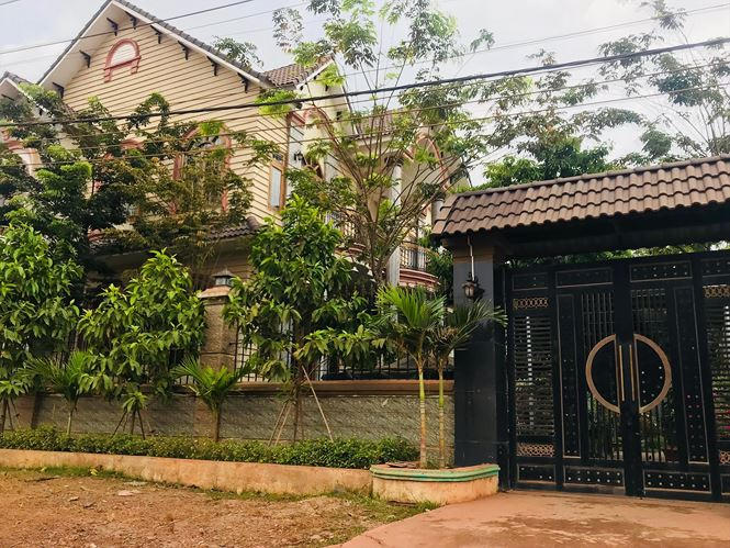 Biệt thự xây chui tồn tại tại xã Phước Tân.