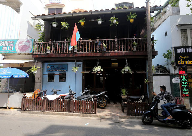 Căn nhà là nơi hoạt động bí mật của dân Biệt động thành trước năm 1975. Sau thống nhất, anh Trần Vũ Bình đã chuộc lại để mở quán cà phê biệt động.