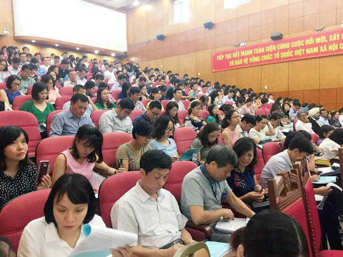 Các đại biểu tham dự cuộc họp chiều 6/8.