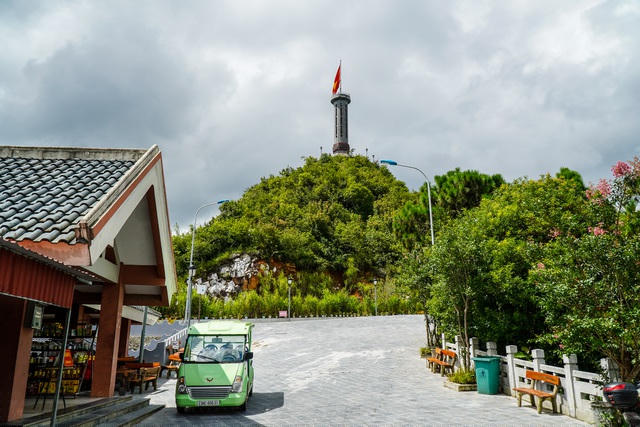 Điểm nghỉ ngơi cho du khách đến thăm quan cột cờ Lũng Cú.