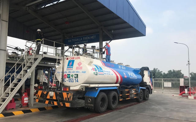 Đảm bảo cung ứng đủ xăng dầu phục vụ sản xuất kinh doanh và tiêu dùng cho người dân và doanh nghiệp