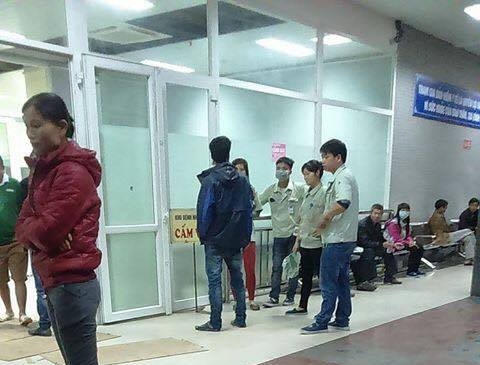 Nhiều công nhân chưa hết bàng hoàng sau sự việc.