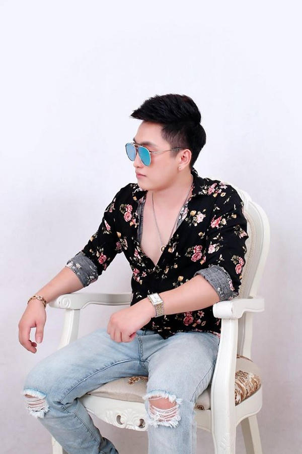Minh Hiển giữ một vai trò kết nối tuyệt vời, giữ lửa cho tình yêu của Fan Du Thiên đến với thần tượng.