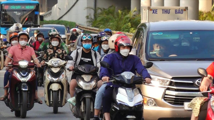 Ngoài trục đường chính, sẽ có nhiều tuyến đường nhánh để vào thành phố. Các tài xế có thể tham khảo thông tin trên radio hoặc sử dụng ứng dụng bản đồ trên điện thoại di động. Ảnh: Minh Quang