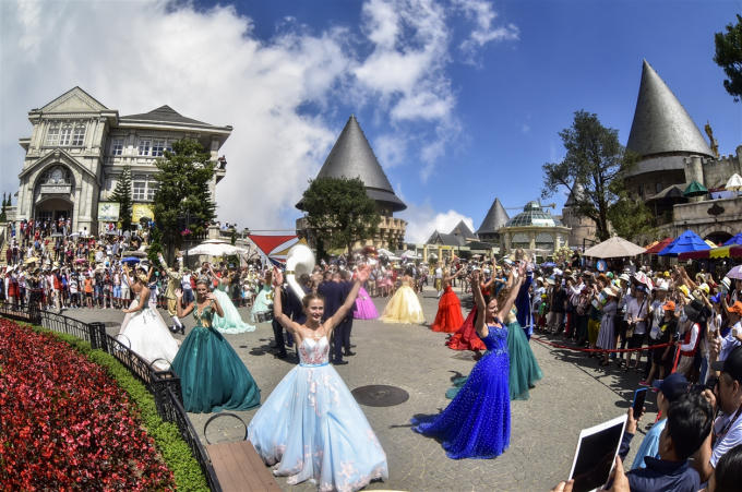 Những ch&agrave;ng l&iacute;nh ngự l&acirc;m &ldquo;th&aacute;ch đấu&rdquo; tại Sun World Ba Na Hills