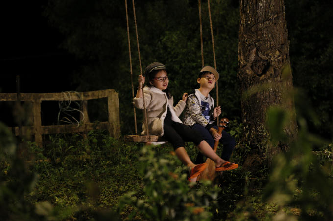 Màn đối thoại siêu đáng yêu của 2 bạn nhỏ.