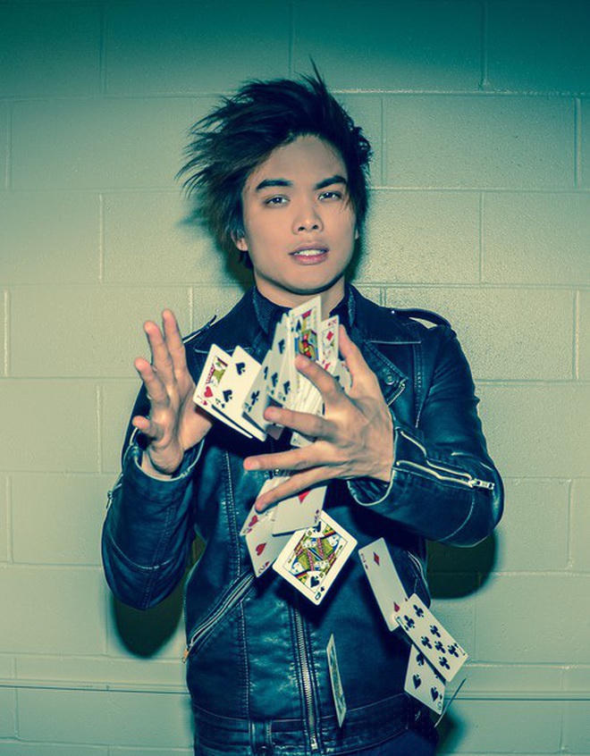 Ảo thuật gia người Mỹ Shin Lim (30 tuổi) nổi tiếng với những màn ảo thuật mê hoặc cùng các lá bài (Ảnh: Instagram).