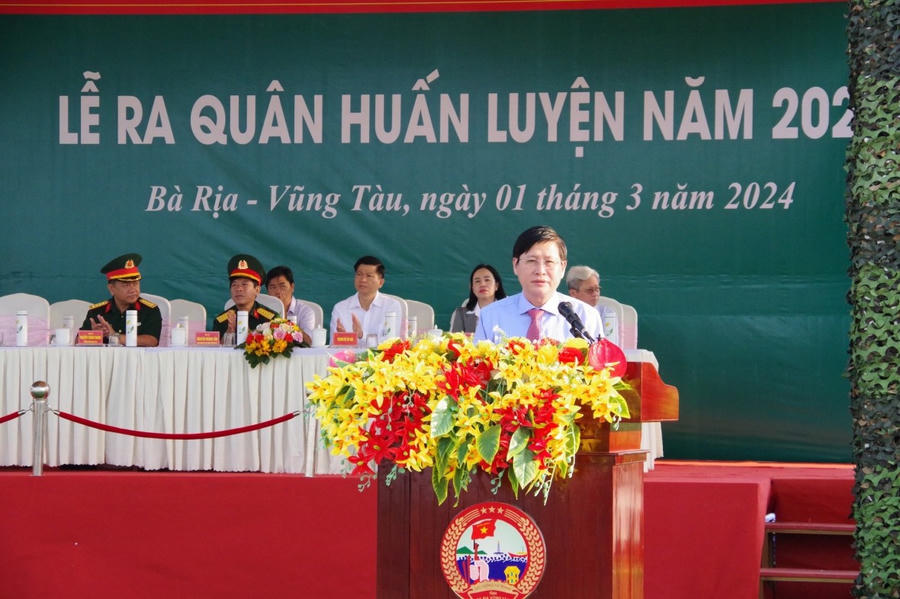 Ông Lê Ngọc Khánh, Phó Chủ tịch UBND tỉnh Bà Rịa - Vũng Tàu phát biểu tại buổi lễ Lễ ra quân huấn luyện năm 2024.