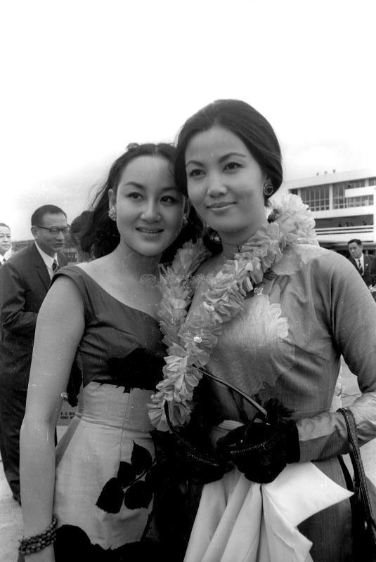 Ngọc Nữ Kiều Chinh (Bên phải).