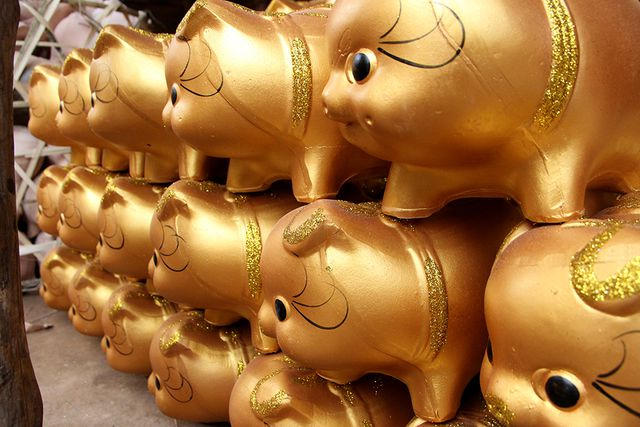 Heo đất được l&agrave;m tại c&aacute;c l&ograve; gốm ở B&igrave;nh Dương phục vụ thị trường Tết Kỷ Hợi.