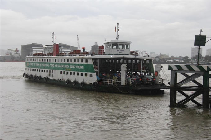 Hiện việc lưu thông từ quận 2, TPHCM vào trung tâm đô thị mới Nhơn Trạch và ngược lại chỉ thông qua phà Cát Lái.