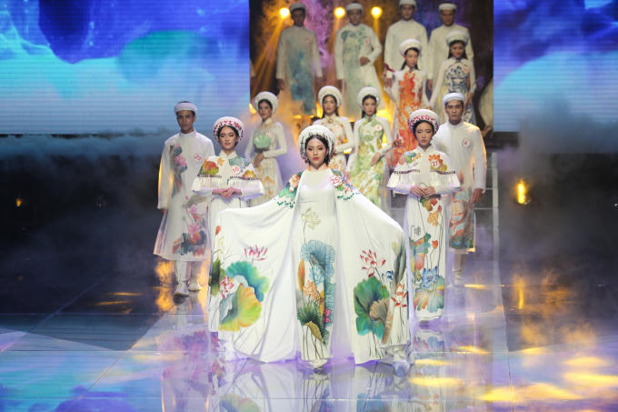 Quỳnh Hoa - Học trò của Hương Giang đăng quang ngôi vị Giải Vàng Siêu mẫu 2018