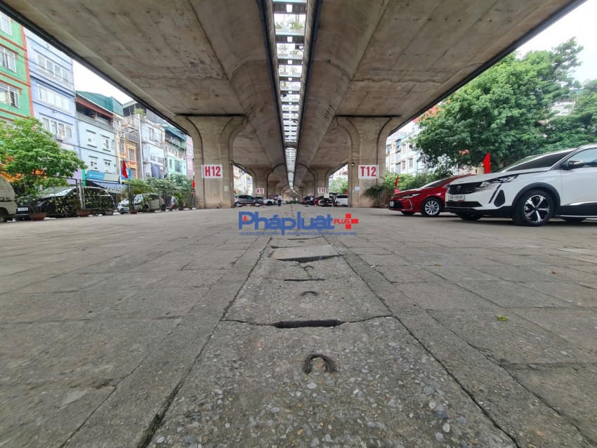 Không gian dưới chân cầu vượt Vĩnh Tuy, nơi được ví như "thiên đường" gửi xe đã trở nên thông thoáng.