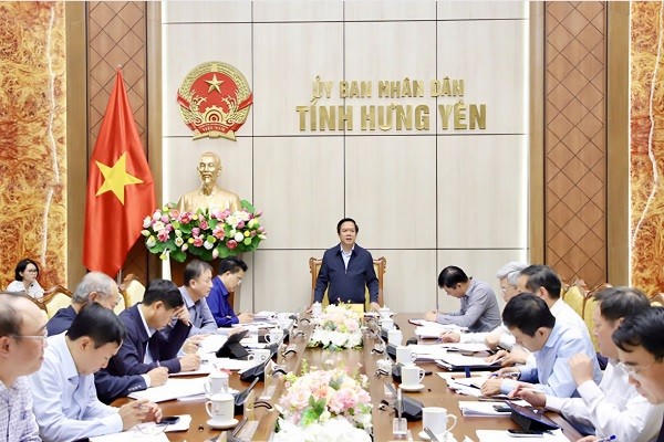 Chủ tịch UBND tỉnh Hưng Yên, ông Phạm Quang Ngọc chủ trì cuộc họp.