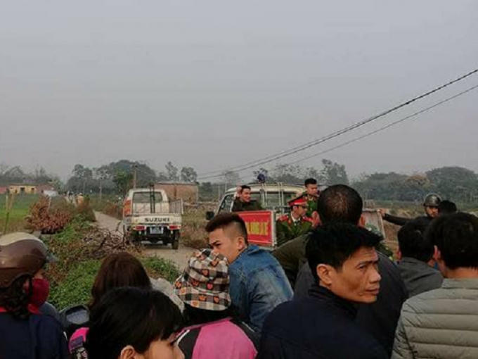 Lực lượng chức năng địa phương có mặt tại khu vực xảy ra sự việc.