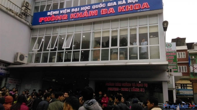 Tình trạng hỗn loạn diễn ra tại phòng khám đa khoa số 182 Lương Thế Vinh sáng nay 25/12.