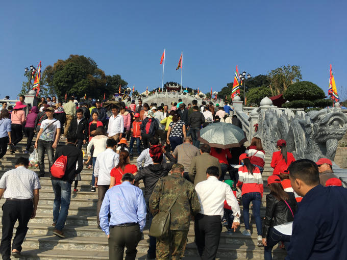 Hàng triệu du khách đổ về các điểm văn hóa tâm linh ở Quảng Ninh.