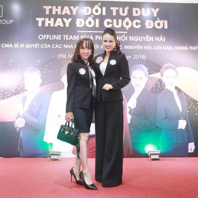 Cô gái trẻ Đỗ Mai Hương chủ cửa hàng ở Hải Phòng và Giám đốc Lưu Ngọc Ánh trong một khóa học về kinh doanh
