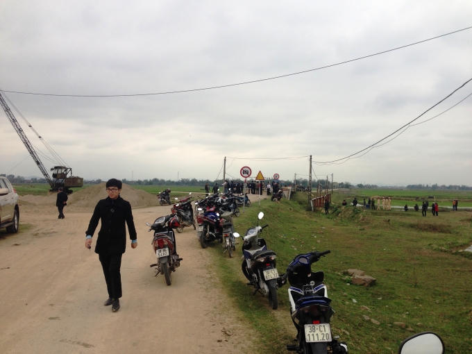 Ph&agrave; chở c&aacute;t đ&acirc;m sập ho&agrave;n to&agrave;n cầu d&acirc;n sinh