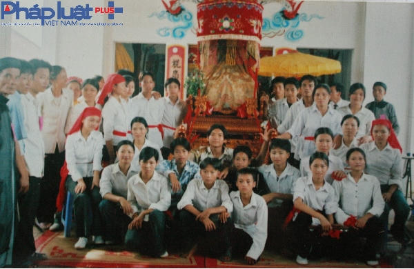 Tuổi thơ biết bao thế hệ làng gắn với chiếc kiệu cổ của làng.