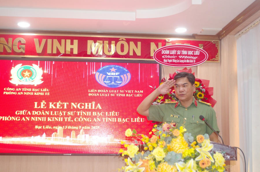 Thượng tá Nguyễn Chí Toàn - Trưởng phòng An ninh kinh tế Công an Bạc Liêu, phát biểu tại lễ kết nghĩa.