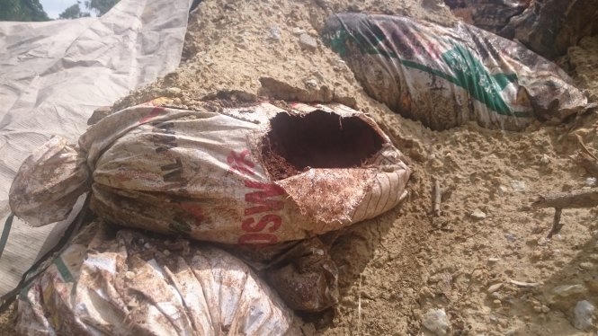 Công ty TNHH MTV dịch vụ Môi trường Ánh Dương đổ và chôn lấp hàng trăm tấn chất thải nghi độc hại.