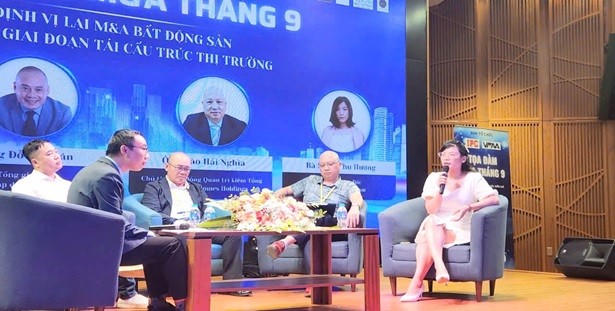 Bà Đặng Thị Thu Hương đại diện Trung tâm IPC M&A Việt Nam giới thiệu hoạt động và định hướng chiến lược của đơn vị trực thuộc Hiệp hội M&A Việt Nam.